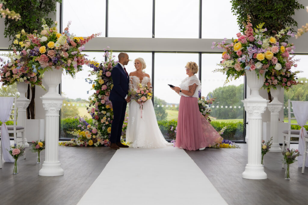 Tracy Jayne Celebrant conducting wedding